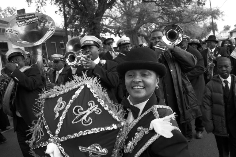 new-orleans-jazz-funeral-procession
