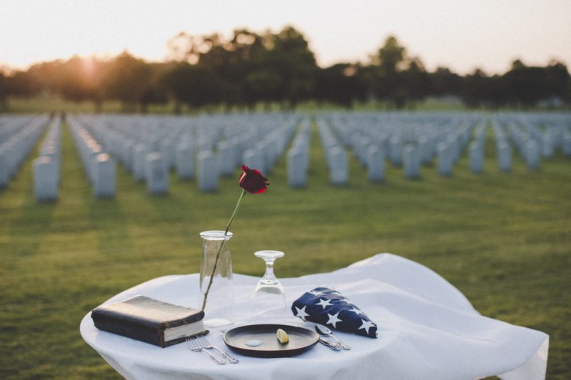 how to honor a veteran at a funeral, how to honor a deceased veteran at his funeral 